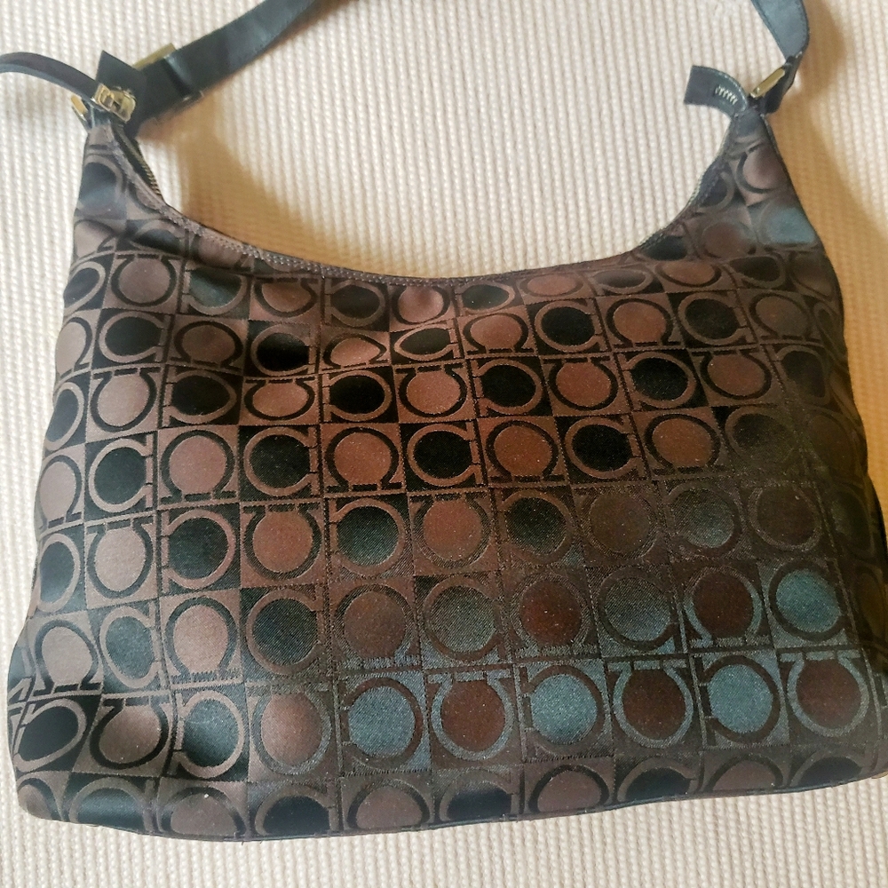 SOLD - Salvatore Ferragamo Gancini Shoulder Hobo Bag - Picture 5 of 16